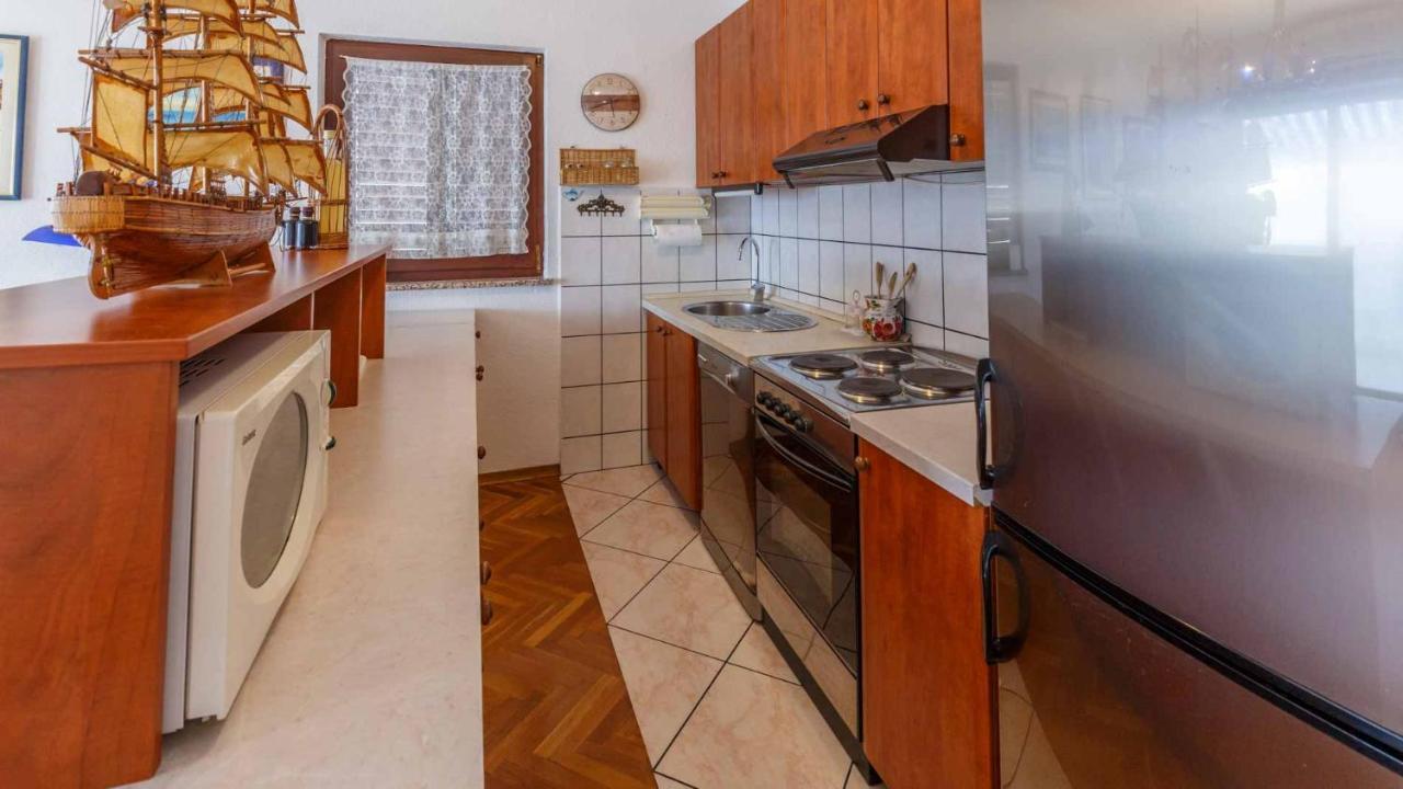 Apartman Mauro Malinska Exterior photo