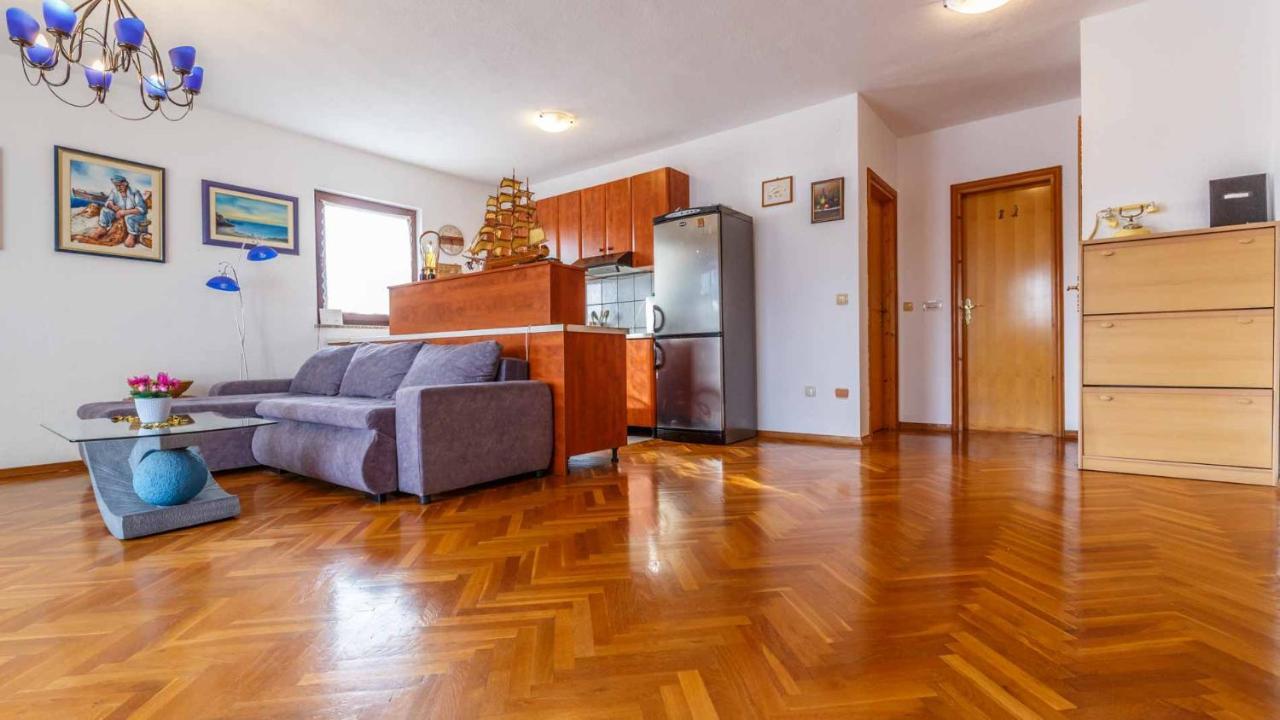 Apartman Mauro Malinska Exterior photo